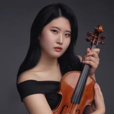 Tutor Experienced Violin Teacher Helping You Play with Confidence