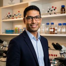 Tutor PhD Scientist Helping Students Master Biology and Critical Thinking