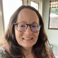 Tutor English teacher offering assistance on English content