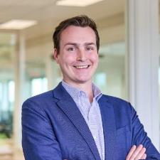 Tutor Bank data lead teaching SQL, Excel and Power BI with real data.